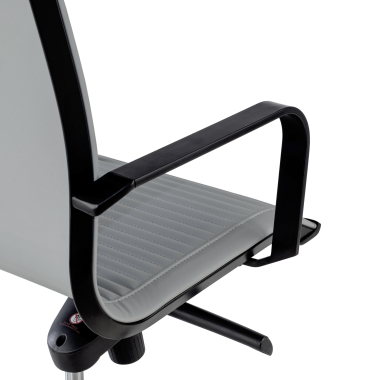 silla de oficina gris estructura negra ecopiel piel sintetica brazos fijos 6