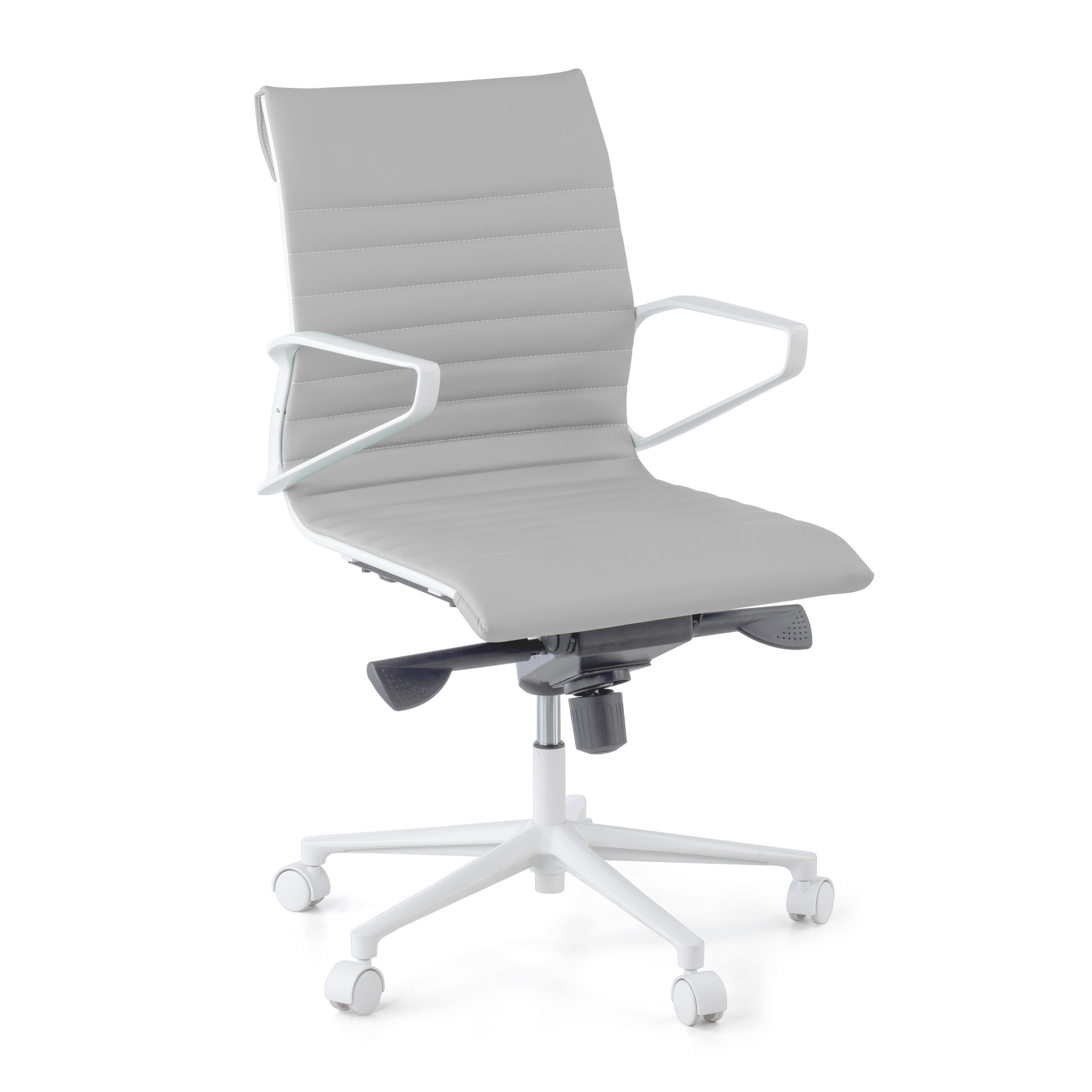 Sillón oficina Diseño Cagliari, estructura blanca, respaldo bajo, ecopiel