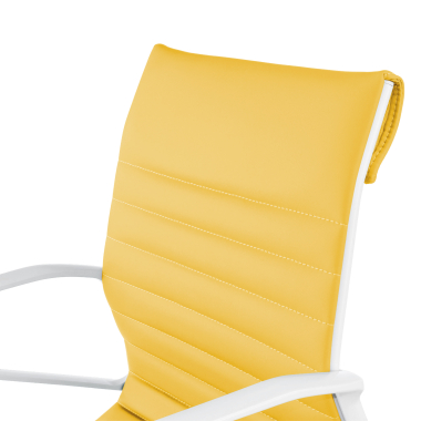 sillon de direccion blanco amarillo respaldo bajo estructura blanca piel sintetica brazos fijos 9