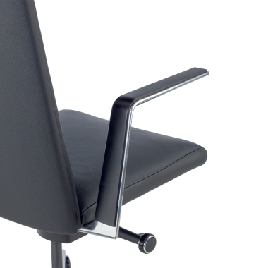 sillon de oficina negro respaldo bajo piel natural brazos fijos 6