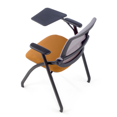 silla con pala naranja con pala de escritura malla brazos moviles 10