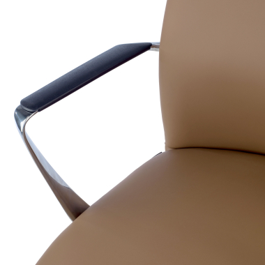 sillon de oficina beige respaldo bajo piel sintetica brazos fijos 6