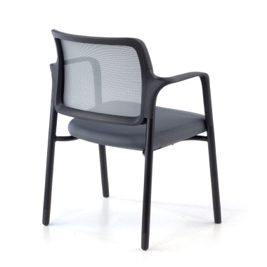 silla de visita gris con brazos malla brazos fijos 9