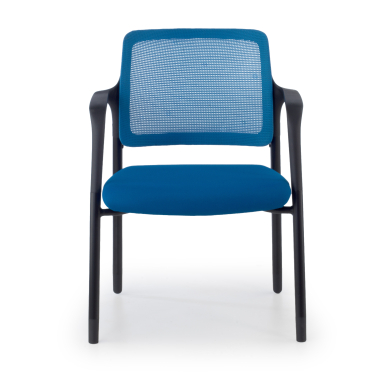silla de visita azul con brazos malla brazos fijos 3