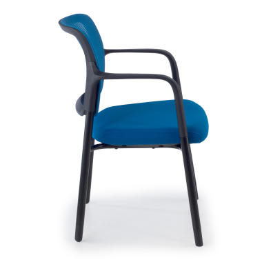 silla de visita azul con brazos malla brazos fijos 4