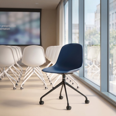 silla de reuniones negra azul con ruedas plastico sin brazos 2