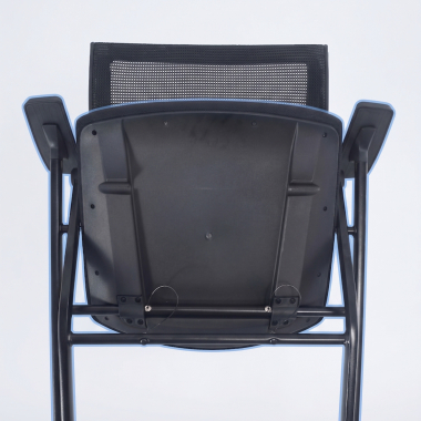 silla con pala negro 4 patas malla brazos fijos 5