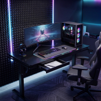 Escritorio gaming elevable Magnum con carga inalámbrica, 130x70cm