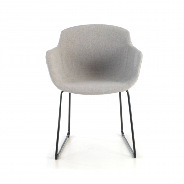 silla confidente negro gris estructura patin malla brazos fijos 3