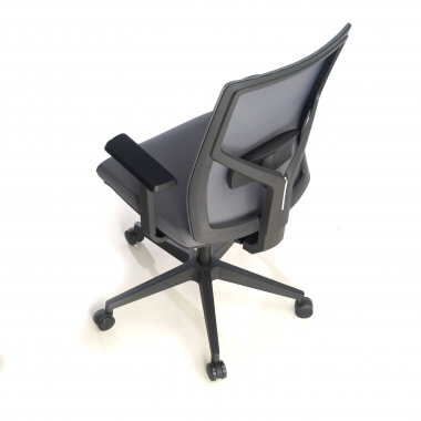 silla ergonomica gris estructura negra reposacabezas malla brazos regulables 1d soporte lumbar 9