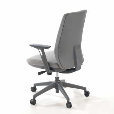 silla de oficina gris tapizada tejido tela brazos regulables 3d 8