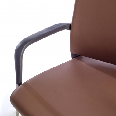 silla confidente marron ecopiel piel sintetica brazos fijos 7