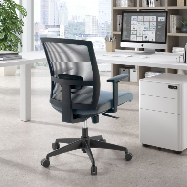 silla ergonomica gris estructura negra malla brazos regulables 1d soporte lumbar 2