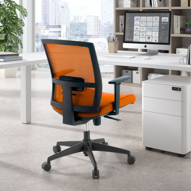 silla ergonomica naranja estructura negra malla brazos regulables 1d soporte lumbar 2