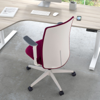Silla Giratoria Sheryl white, brazos regulables, tapizada