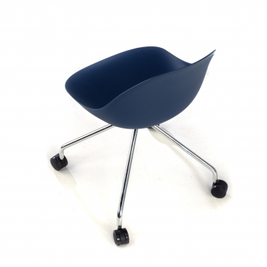 silla de reuniones azul con ruedas plastico sin brazos 7