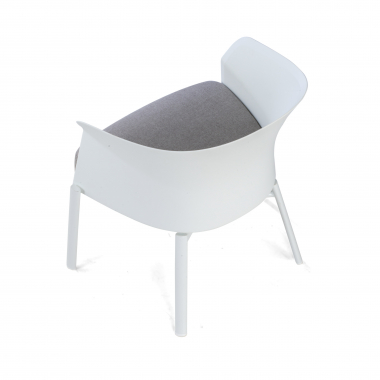 silla sala de espera blanco patas de madera tela sin brazos 7