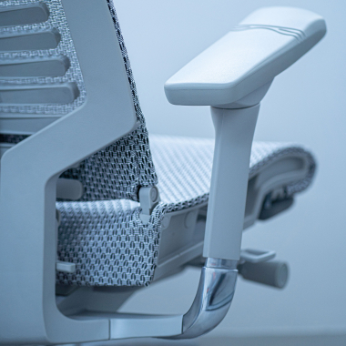 silla ergonomica gris estructura blanca malla brazos regulables 5d soporte lumbar reposacabezas 12